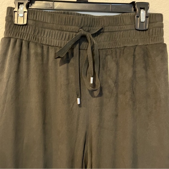 Jessica Simpson Pants - Jessica Simpson pull on olive green velour elastic waist jogger pants